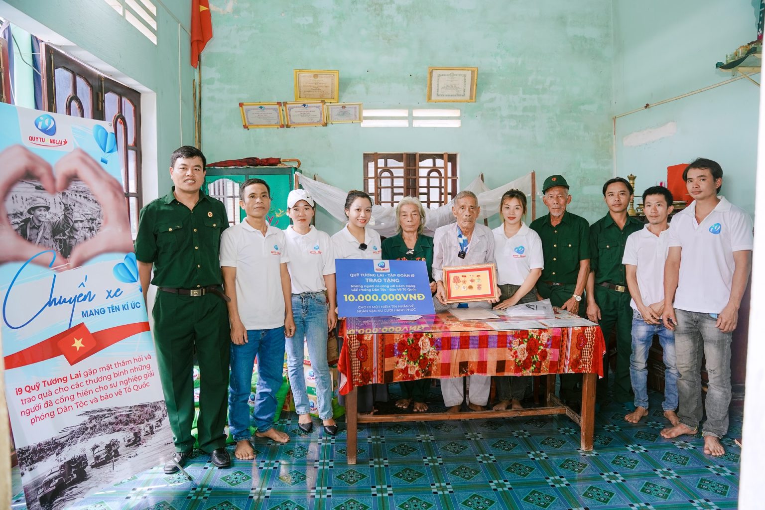 Hình ảnh các trò chơi đa dạng tại Iwin Club như Baccarat, Xóc Đĩa, Nổ Hũ và Thể Thao